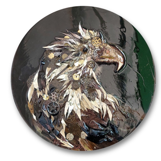 Rundes Kunstobjekt Mechanischer Adler aus Leder, Zahnrädern und Metallelementen von Irina Gerhardt