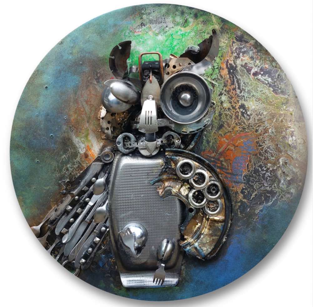 Mixed-Media-Kunstobjekt GEIST DER NACHT - Owl Totem von Irina Gerhardt