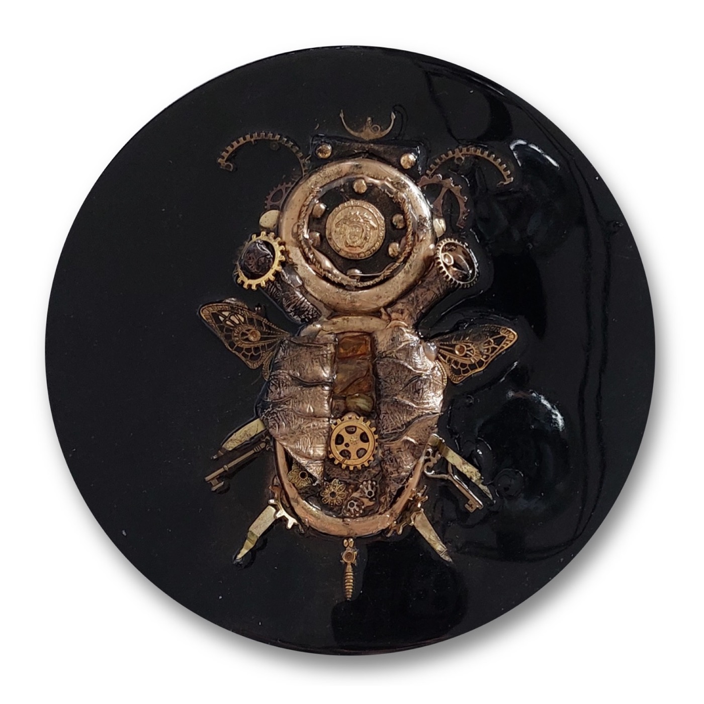 Kunstobjekt Das Geheimnis der Skarabäen in Schokoladen- und Goldtönen von Irina Gerhardt